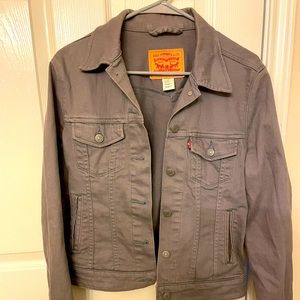 Levi’s gray jean jacket size women’s medium.  Lightly worn in great condition.